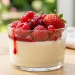 Panna cotta ai frutti rossi: il dessert fresco e irresistibile che devi provare subito