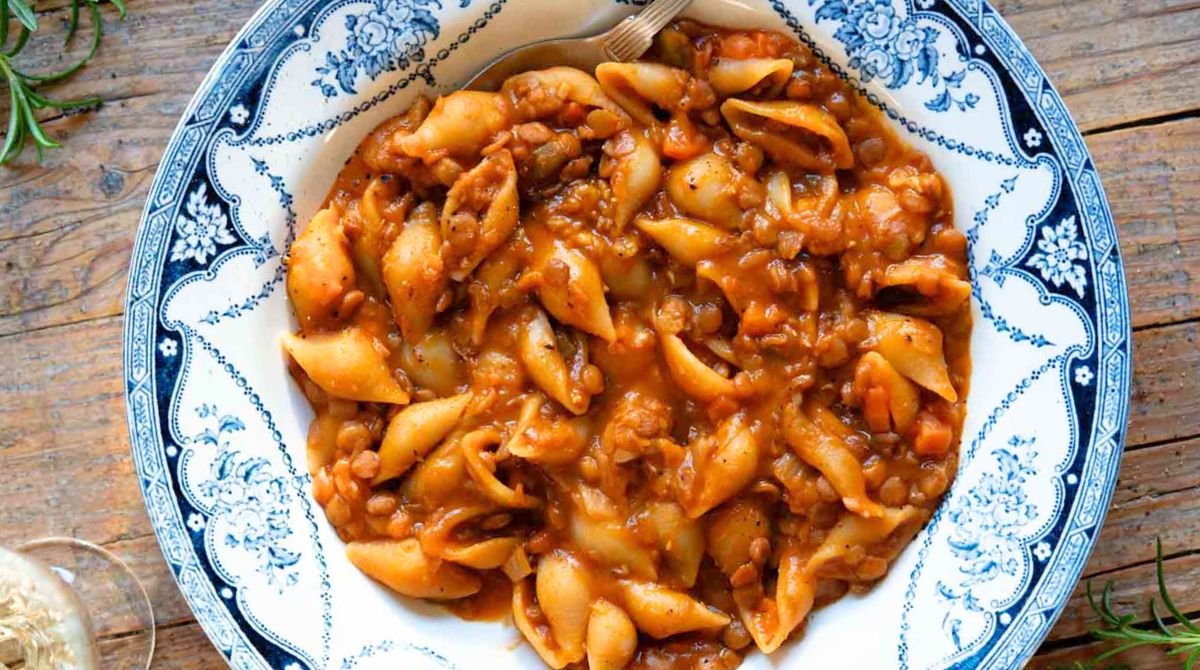 Pasta e Lenticchie: il piatto “da un’unica pentola” che Napoli usa per mangiare bene con poco e senza perdere gusto