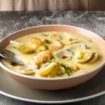 Questo gesto antico fa sembrare la tua zuppa “da ristorante”: vellutata, legata e profumata, senza addensanti strani