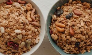 confronto tra due marchi di granola venduti al supermercato secondo yuka: scopri quale contiene più zucchero e scegli il prodotto più sano per la tua colazione.