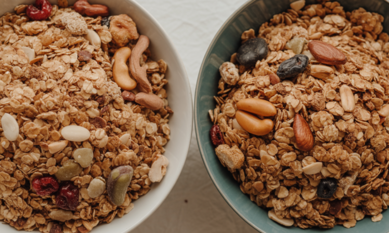 Granola: confronto tra due marchi venduti al supermercato secondo Yuka, ecco quale è la più zuccherata