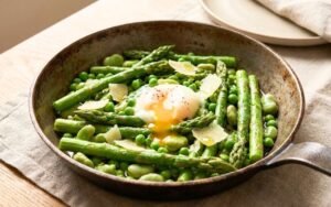 Questa ricetta da 10 minuti con tre verdure e un uovo trasforma le mie serate